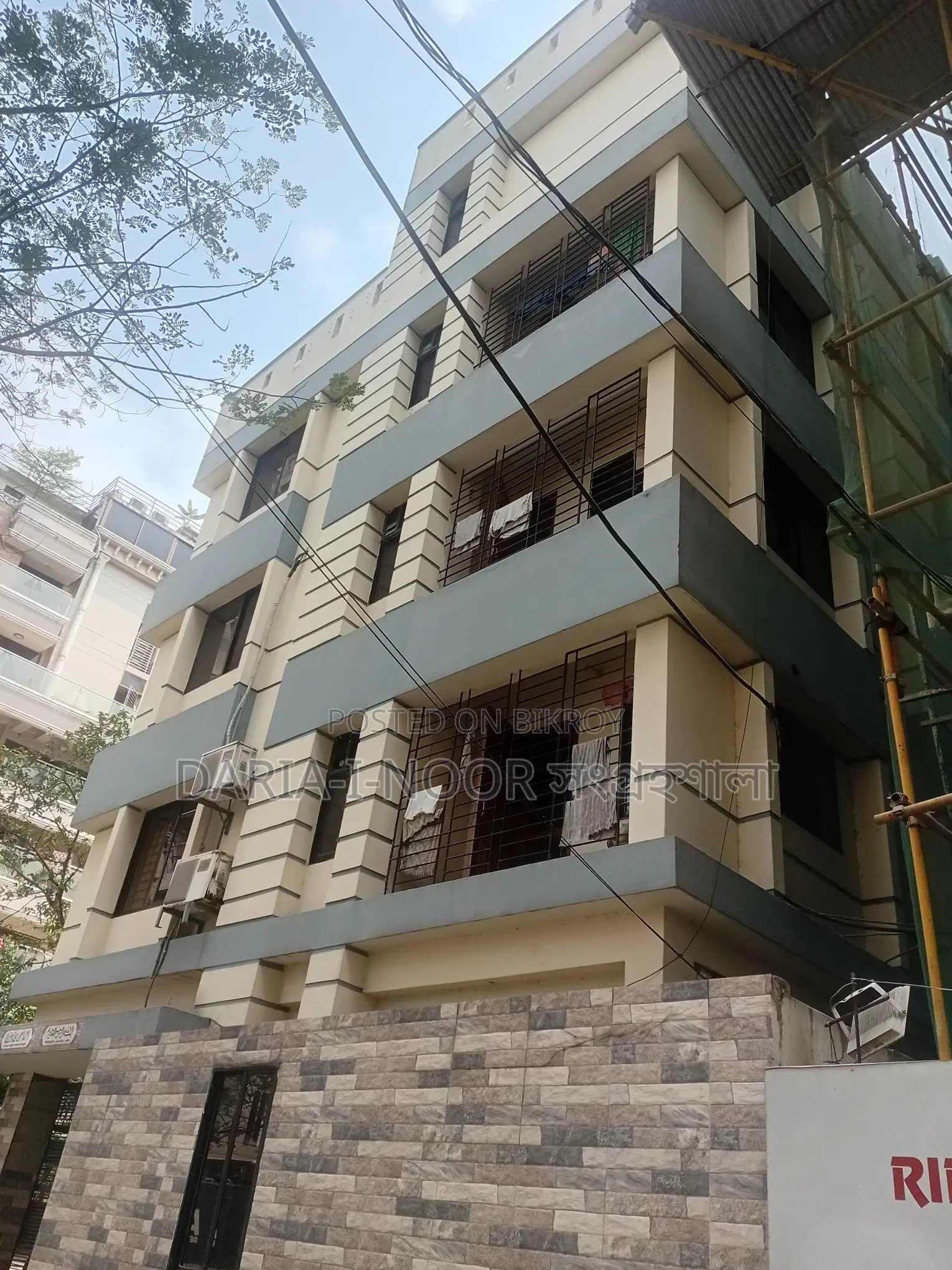 Four houses on a 7-story plan on 3 kathas with Duplex facilities in Bashundhara Block G in Basundhara