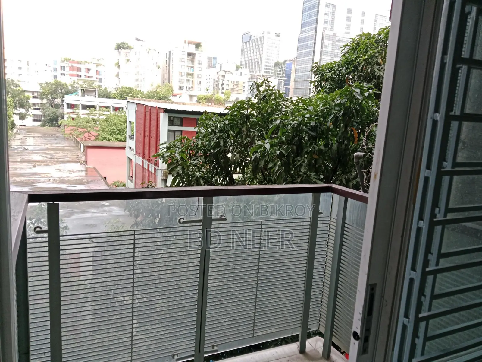 nice looking 2800 sft 4 Bed room apt available in banani North in Banani