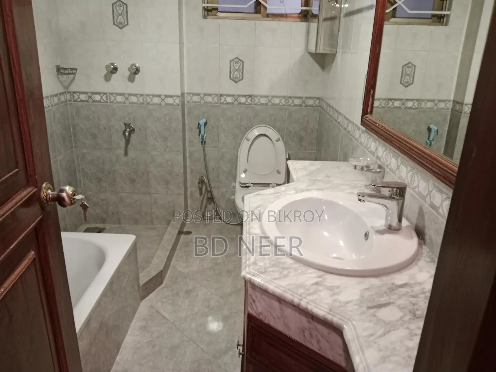 Very nine looking 4 bedroom apt rent in Gulshan 2 in Gulshan
