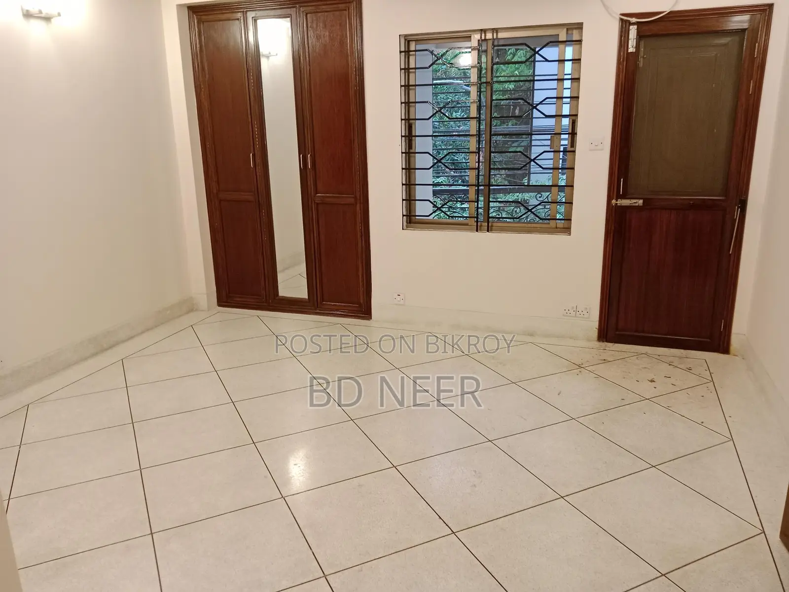 Very nine looking 4 bedroom apt rent in Gulshan 2 in Gulshan