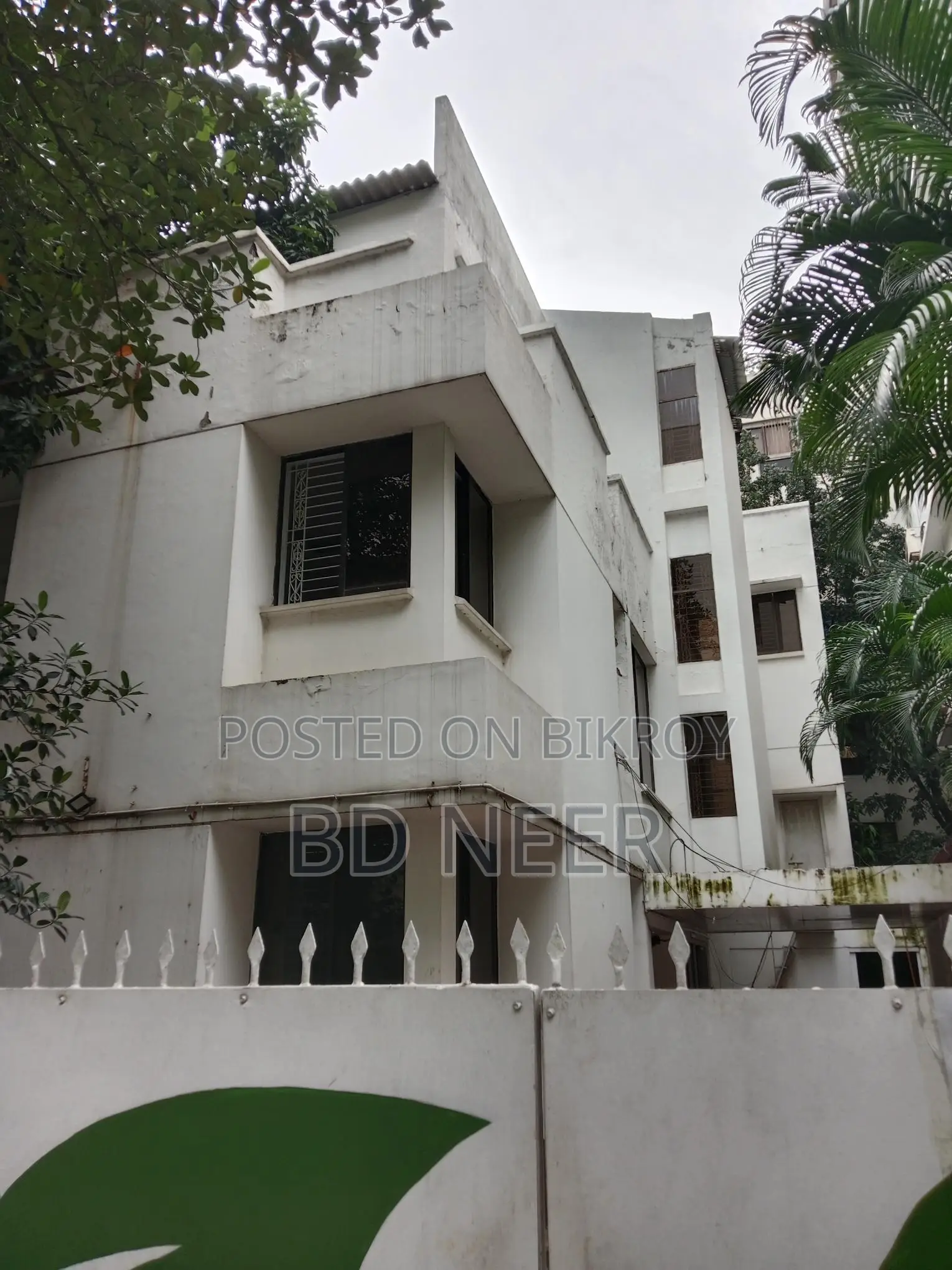 indipendent 3 stores house 10+ room available in Gulshan 2 in Gulshan