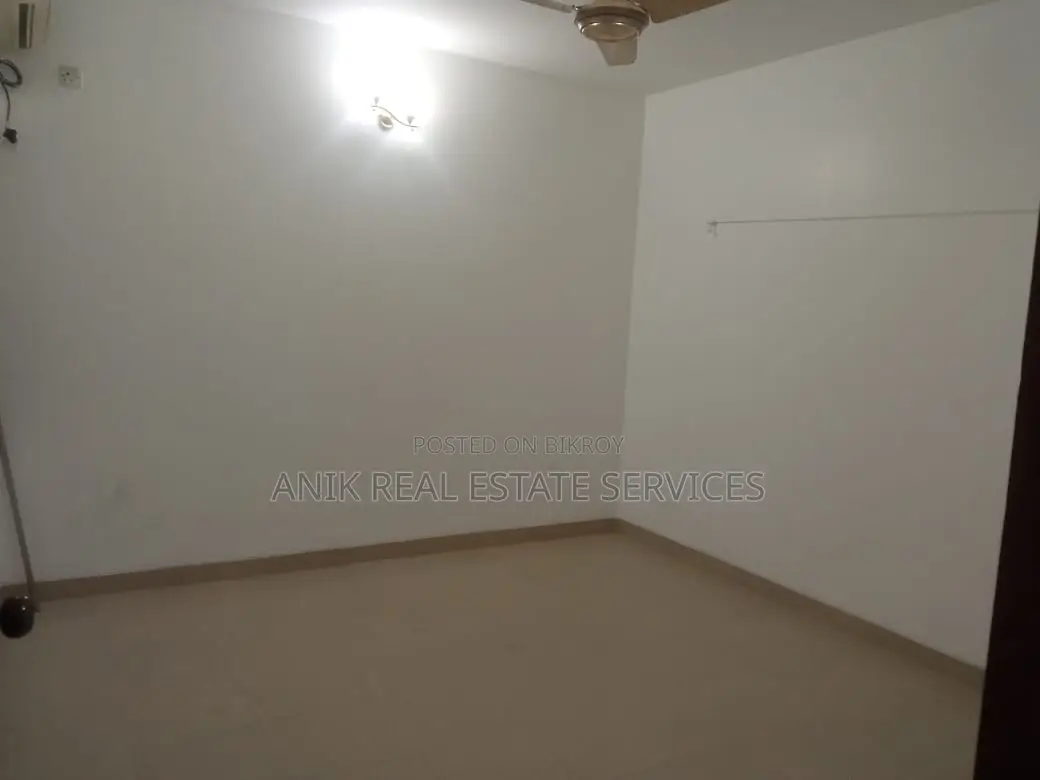Very Good Unfurnish 3 Bedroom Apt Rent In Banani in Banani