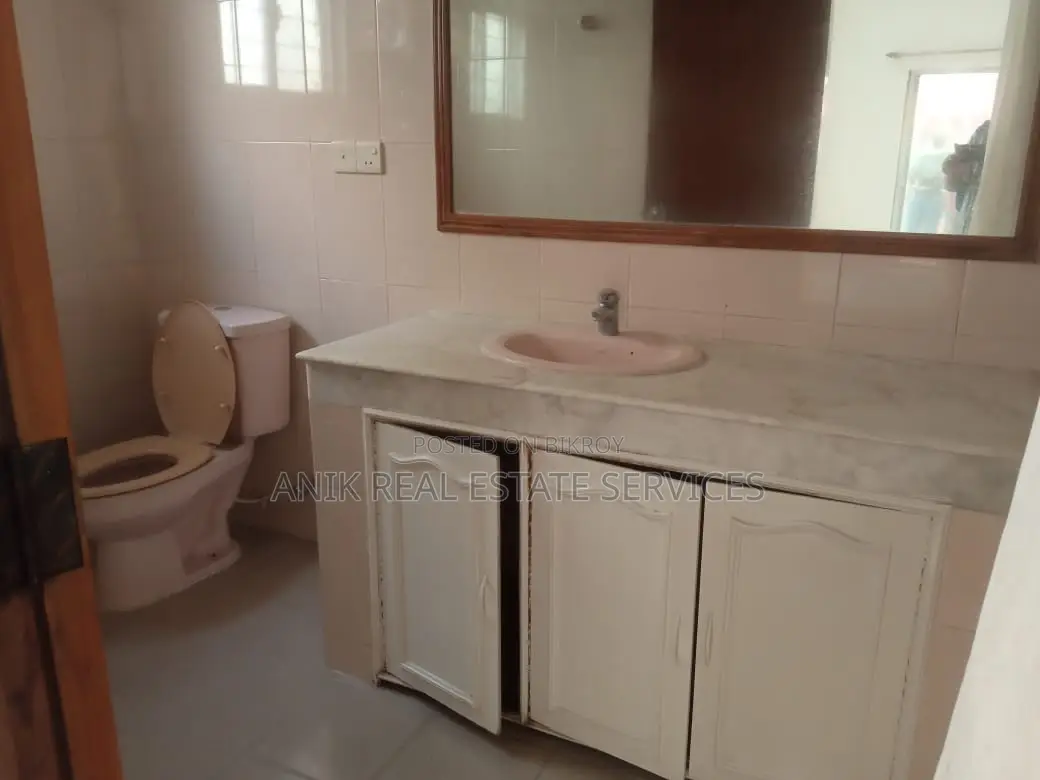 Very Good Unfurnish 3 Bedroom Apt Rent In Banani in Banani