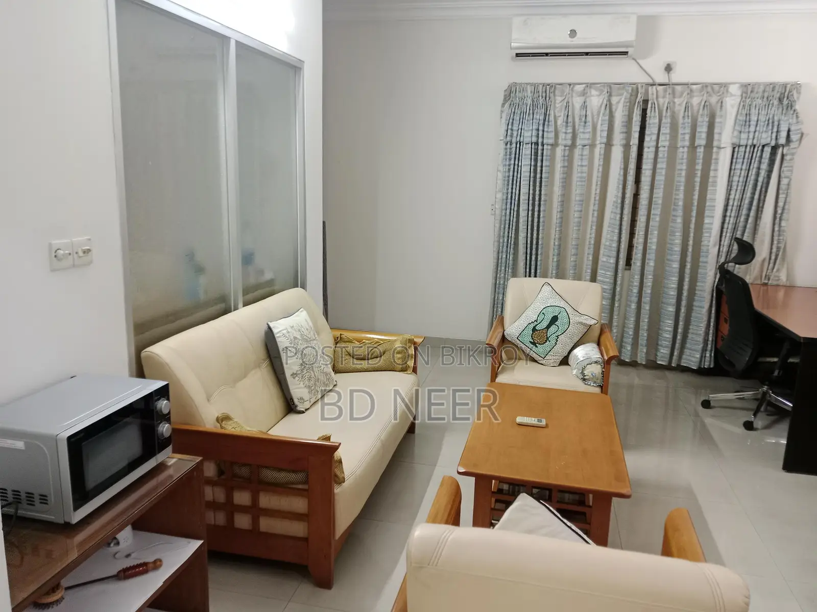 good looking fully furnish apt available in banani North in Banani