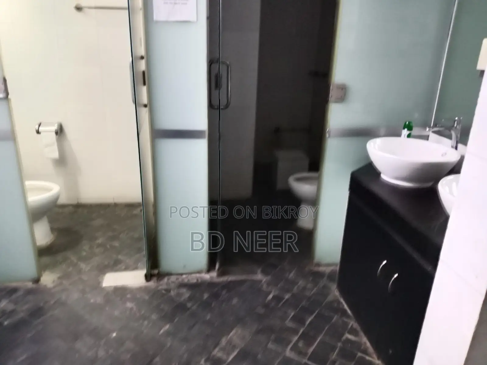 Fully commercial unfurnish 6000 sft office space available in banani 11 in Banani