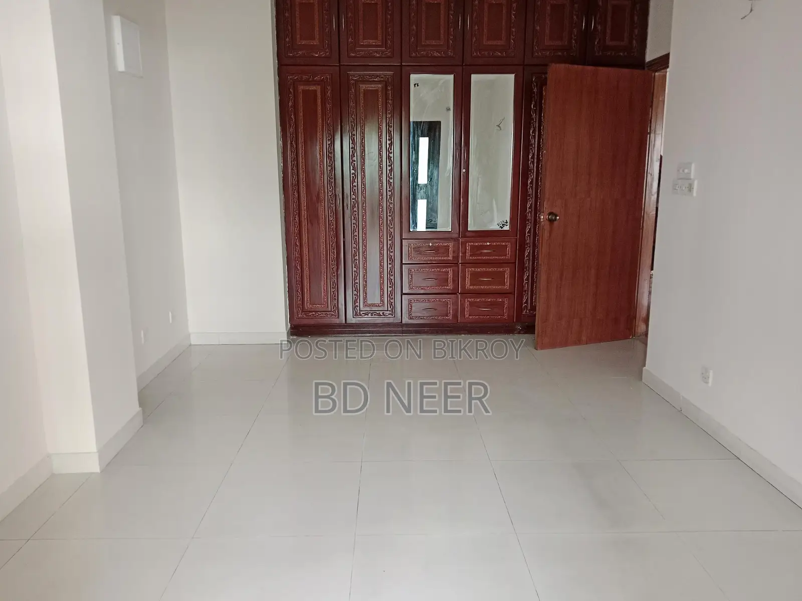 Very well 3250 sft 4 Bed room apt available in Gulshan 2 North side in Gulshan