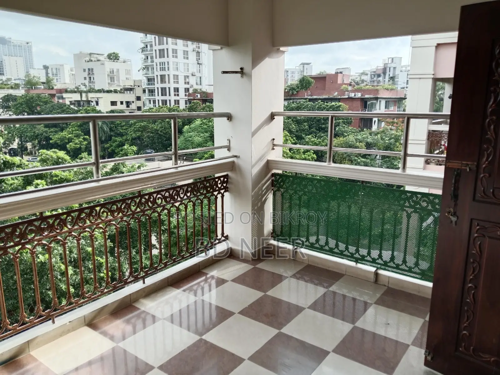 Very well 3250 sft 4 Bed room apt available in Gulshan 2 North side in Gulshan