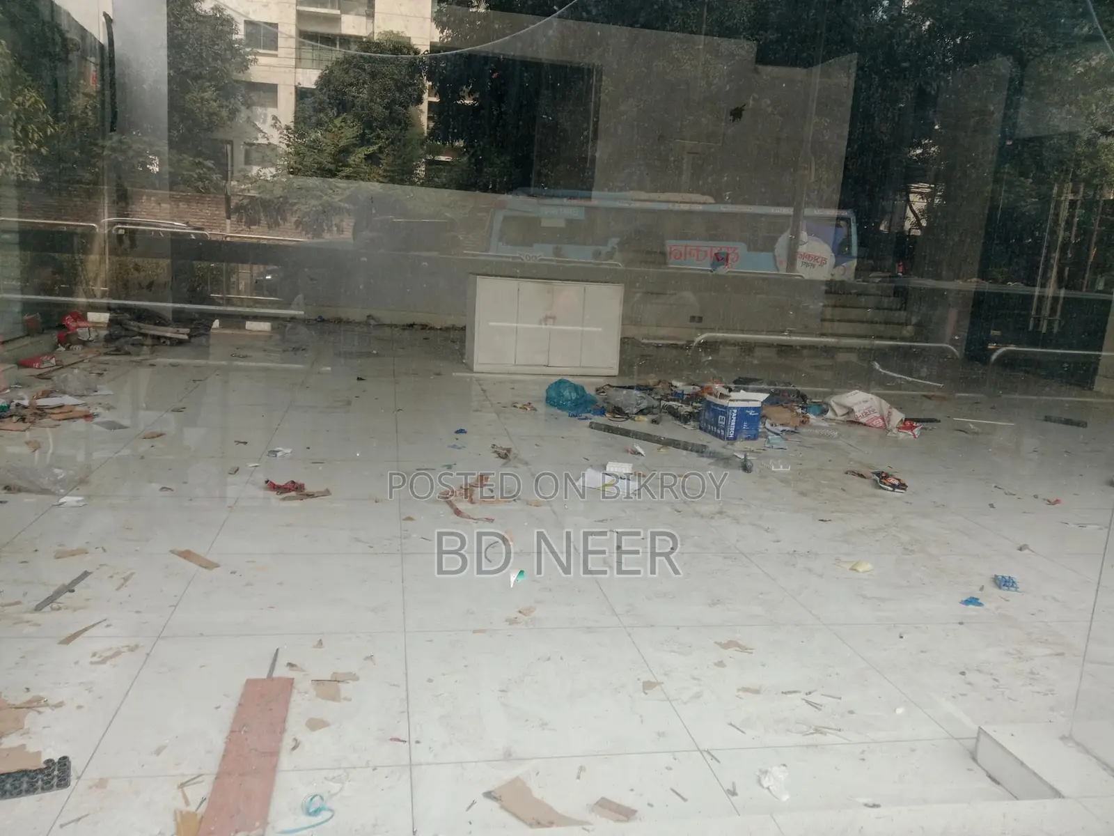 commercial 1600 sft coffee shop/ Show room rent in banani 11 in Banani