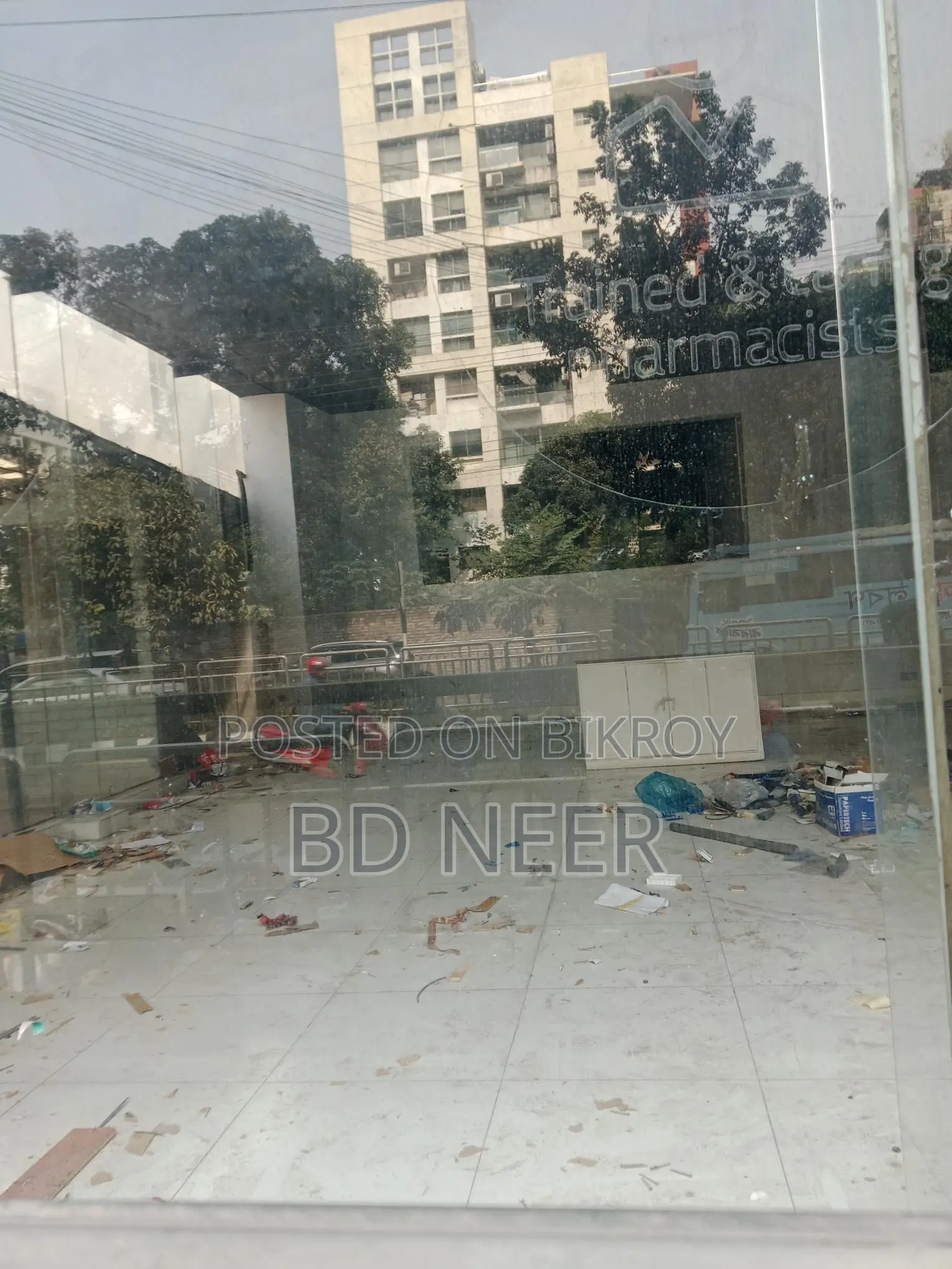 commercial 1600 sft coffee shop/ Show room rent in banani 11 in Banani