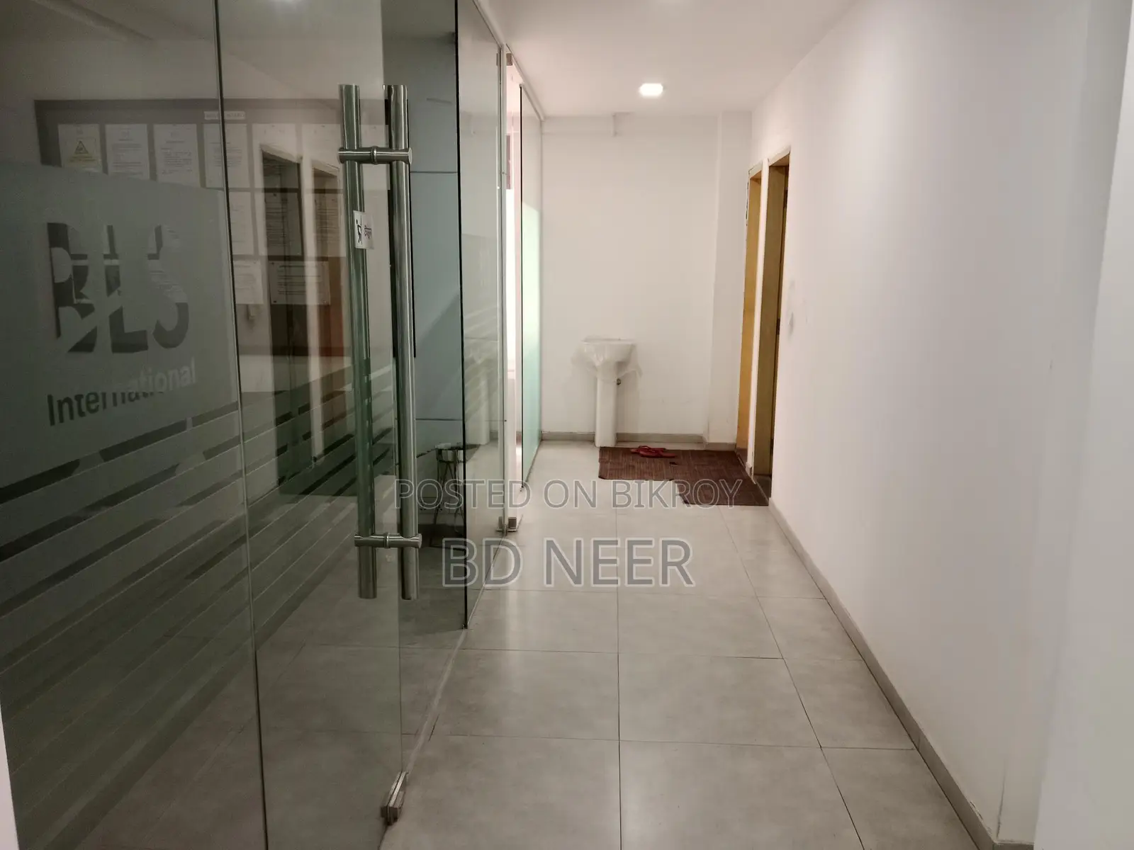 Commercial semi furnish 3400 sft office space available in Gulshan 1 in Gulshan