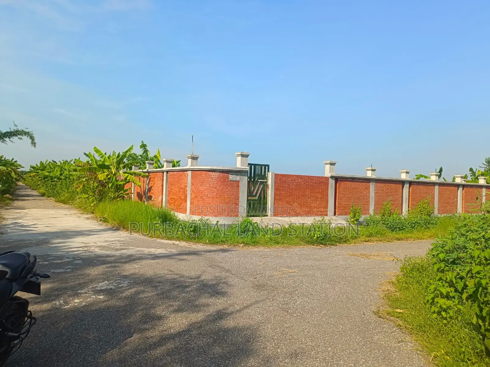 100/54 Fit road corner 10 katha plot urgent sale in sector:24, Purbachal. in Purbachal