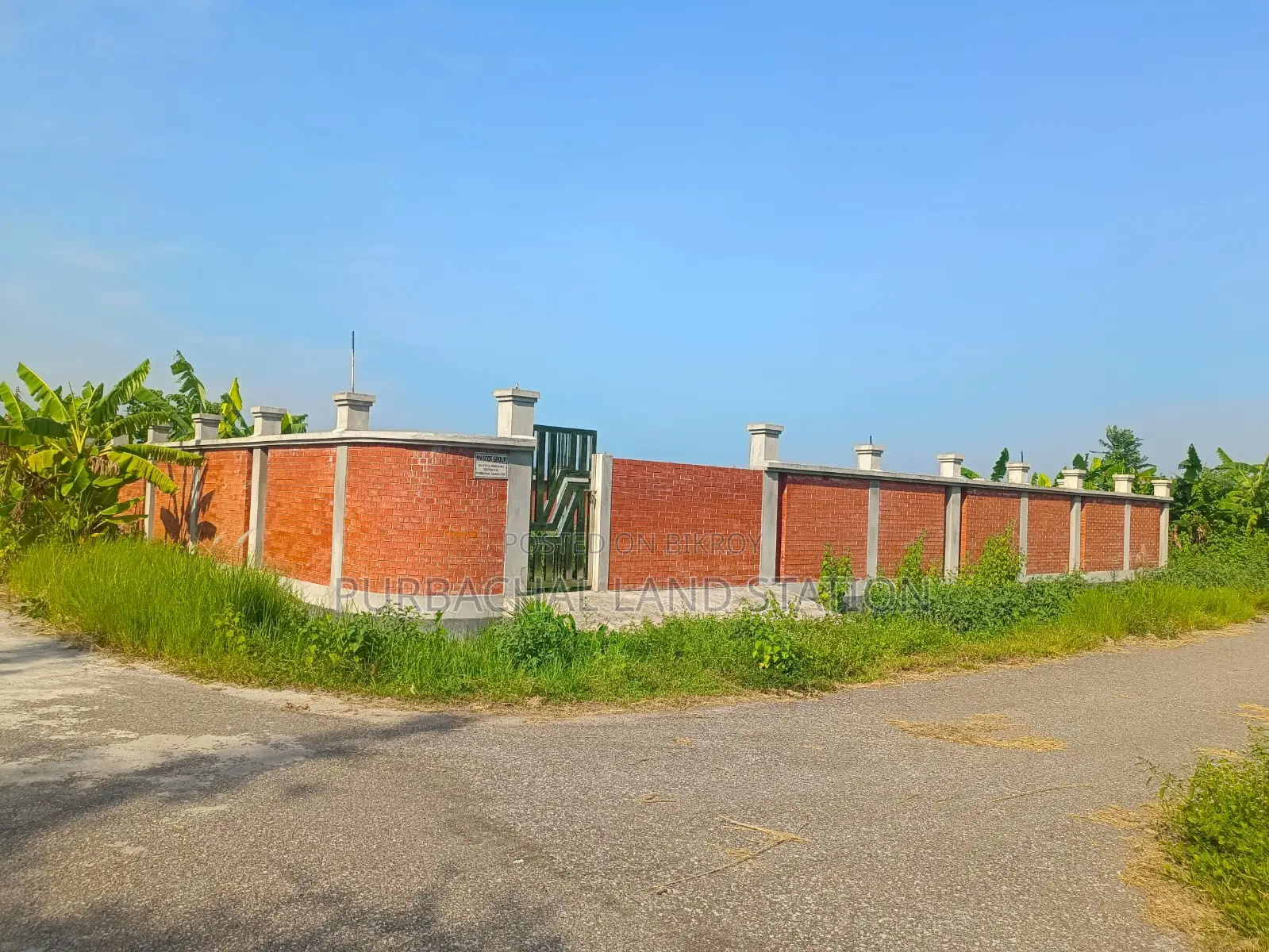 100/54 Fit road corner 10 katha plot urgent sale in sector:24, Purbachal. in Purbachal