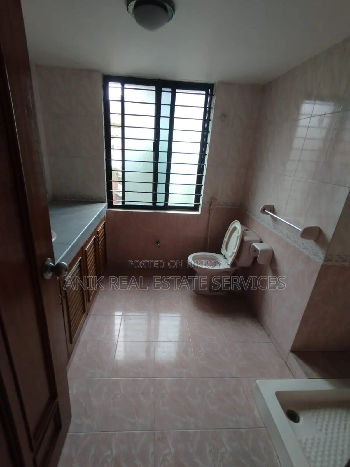 2500 Sft Office Space Rent At Gulshan 2 in Gulshan