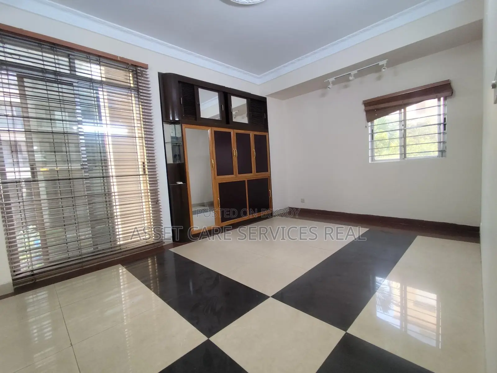 4Bed Semi-Furnished Apartment Rent Baridhara Diplomatic Zone in Baridhara