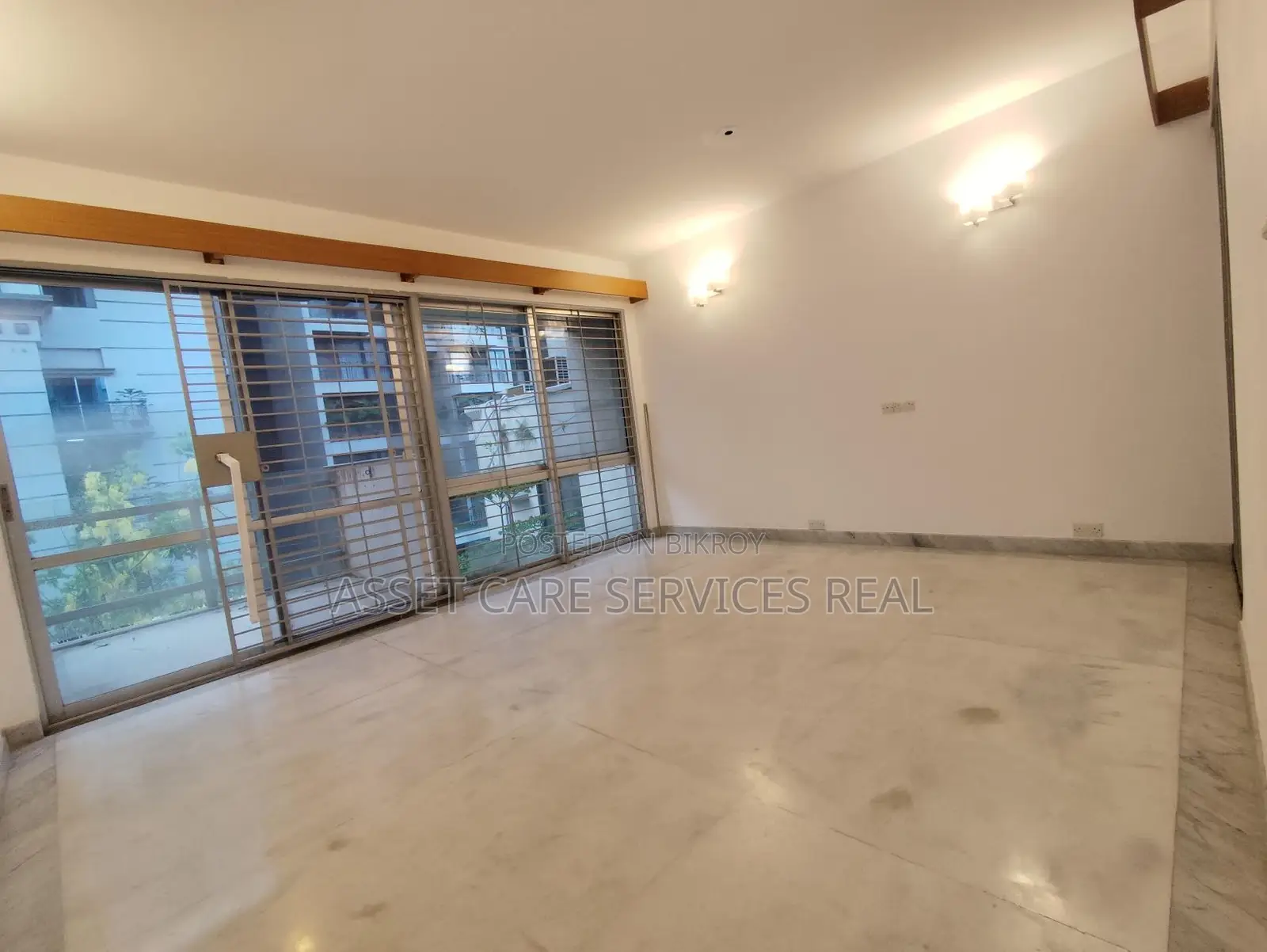 4-Bed Un-Furnished Luxury Apartment for Rent in Baridhara Diplomatic Zone in Baridhara