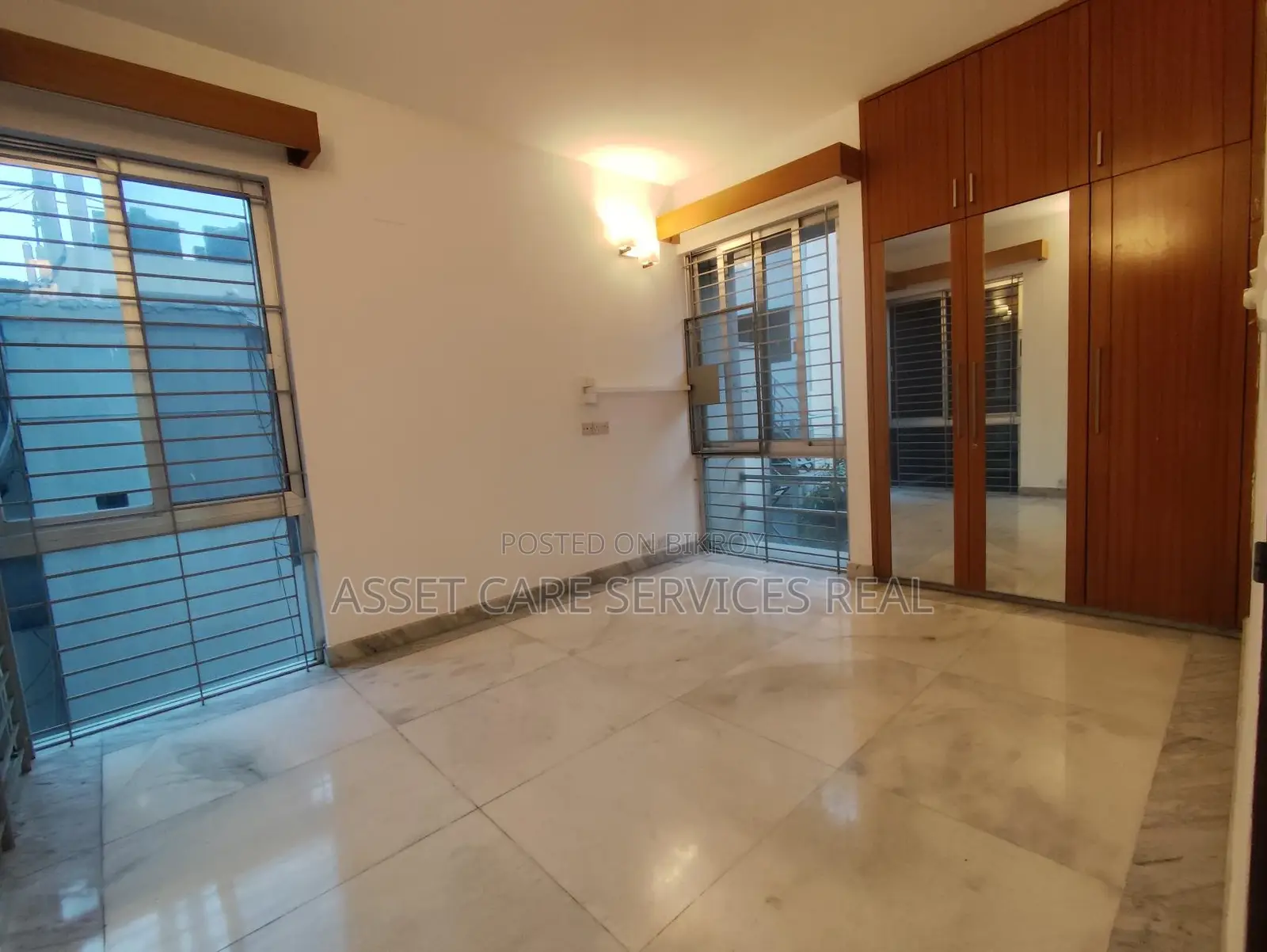4-Bed Un-Furnished Luxury Apartment for Rent in Baridhara Diplomatic Zone in Baridhara