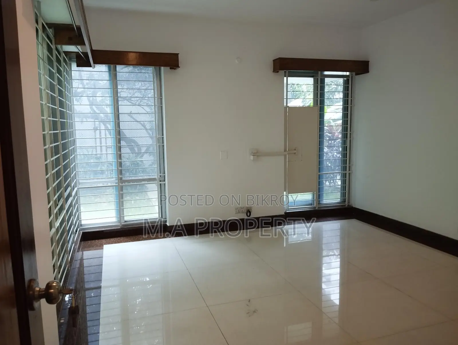 NEW 4 BED 3500SFT SEMIFURNISHED POOL GYM FLAT RENT BARIDHARA DIPLOMATIC in Baridhara