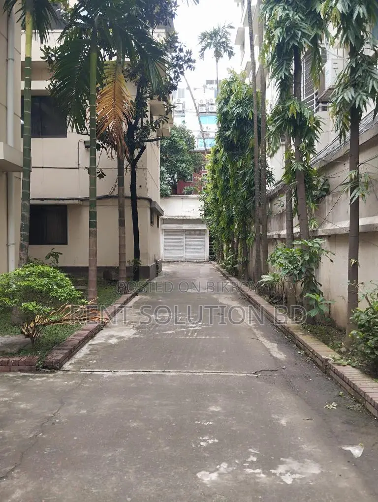 Restaurant cafe space rent in Gulshan Ground floor & open in Gulshan