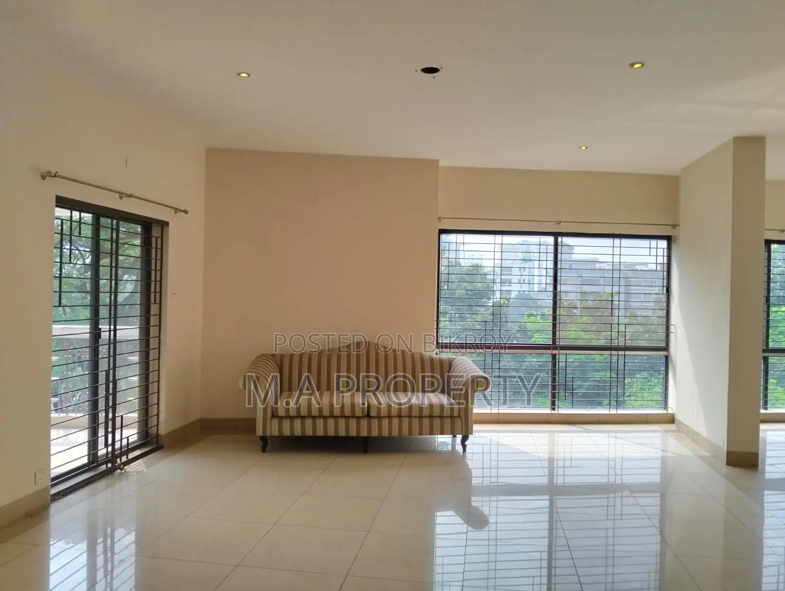 MEW 3 BED 4000 SFT FLAT RENT IN BARIDHARA DIPLOMATIC in Baridhara