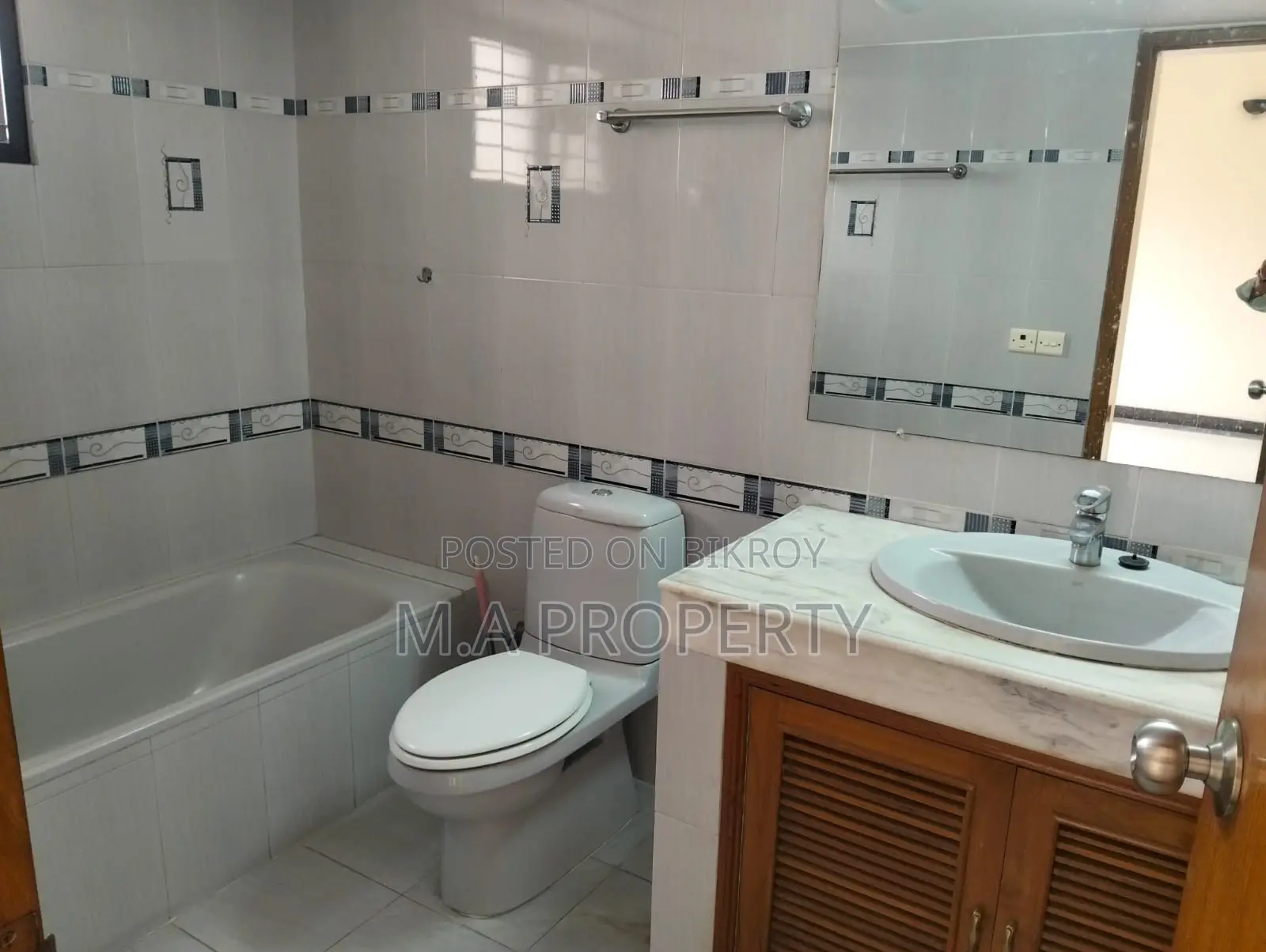 MEW 3 BED 4000 SFT FLAT RENT IN BARIDHARA DIPLOMATIC in Baridhara