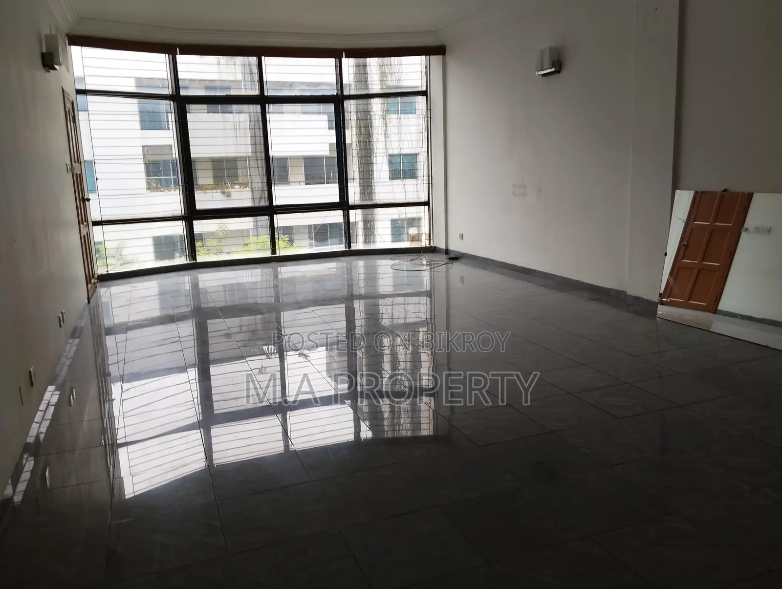 4 BED UNFURNISHED FLAT FOR RENT IN BARIDHARA DIPLOMATIC ZONE in Gulshan
