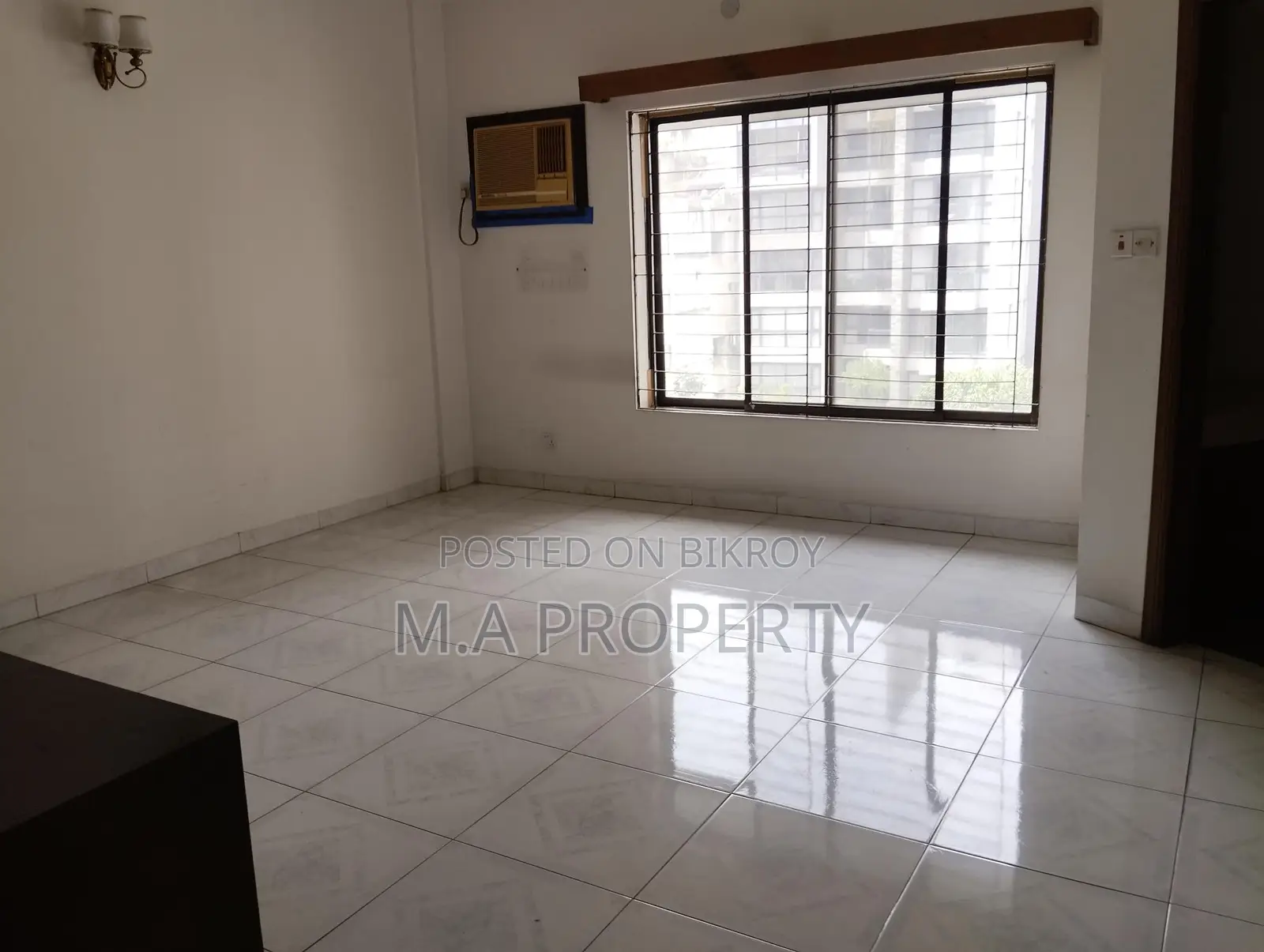 4 BED UNFURNISHED FLAT FOR RENT IN BARIDHARA DIPLOMATIC ZONE in Gulshan