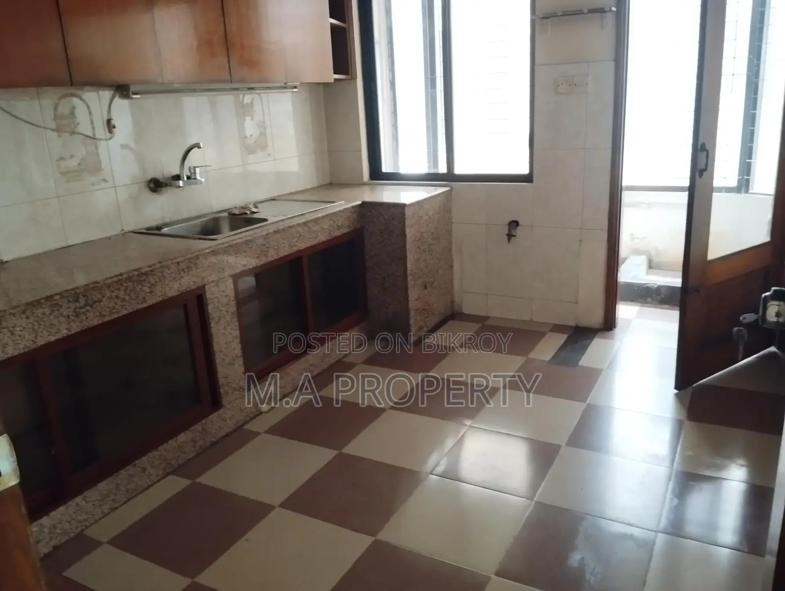4 BED UNFURNISHED FLAT FOR RENT IN BARIDHARA DIPLOMATIC ZONE in Gulshan
