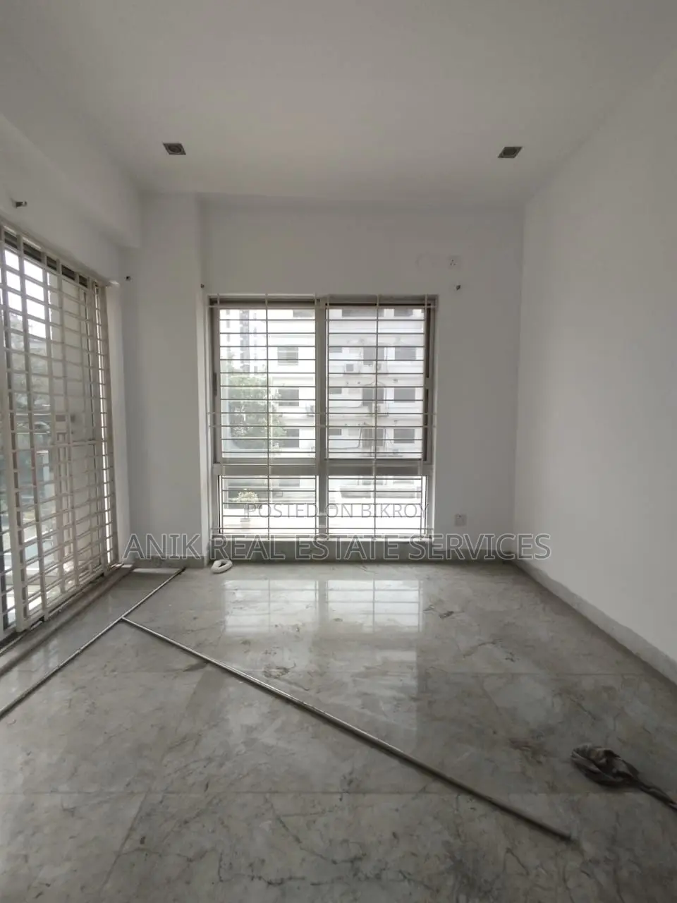 Good Quality 4 Bedroom Un Farnised Flat Rent At Gulshan 2 in Gulshan