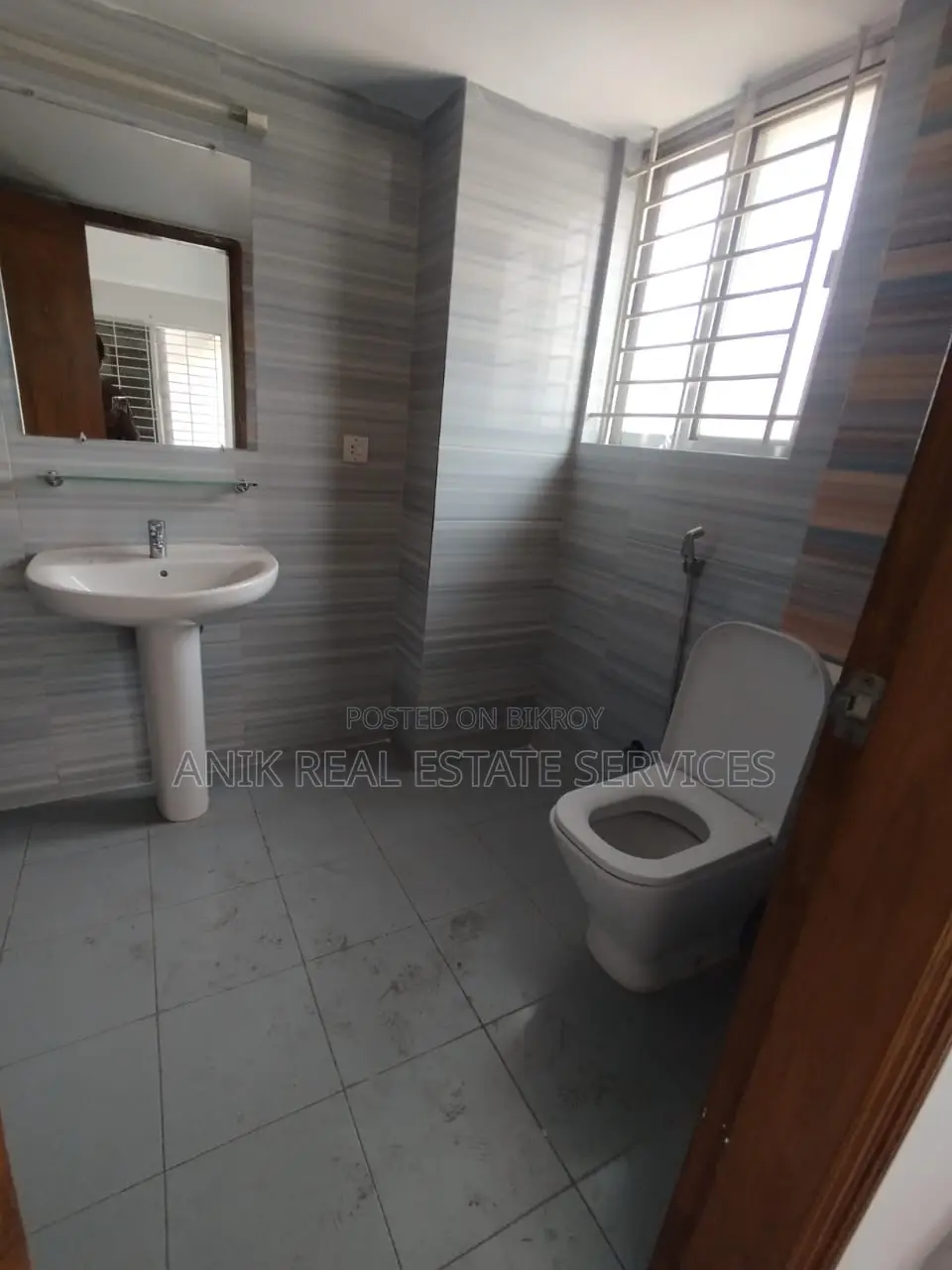 Good Quality 4 Bedroom Un Farnised Flat Rent At Gulshan 2 in Gulshan