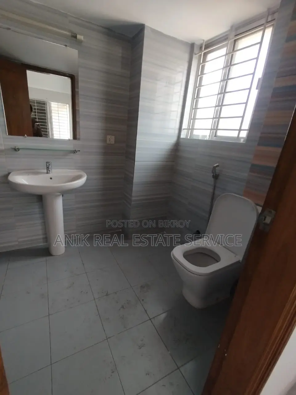 Good Quality 4 Bedroom Un Farnised Flat Rent At Gulshan 2 in Gulshan