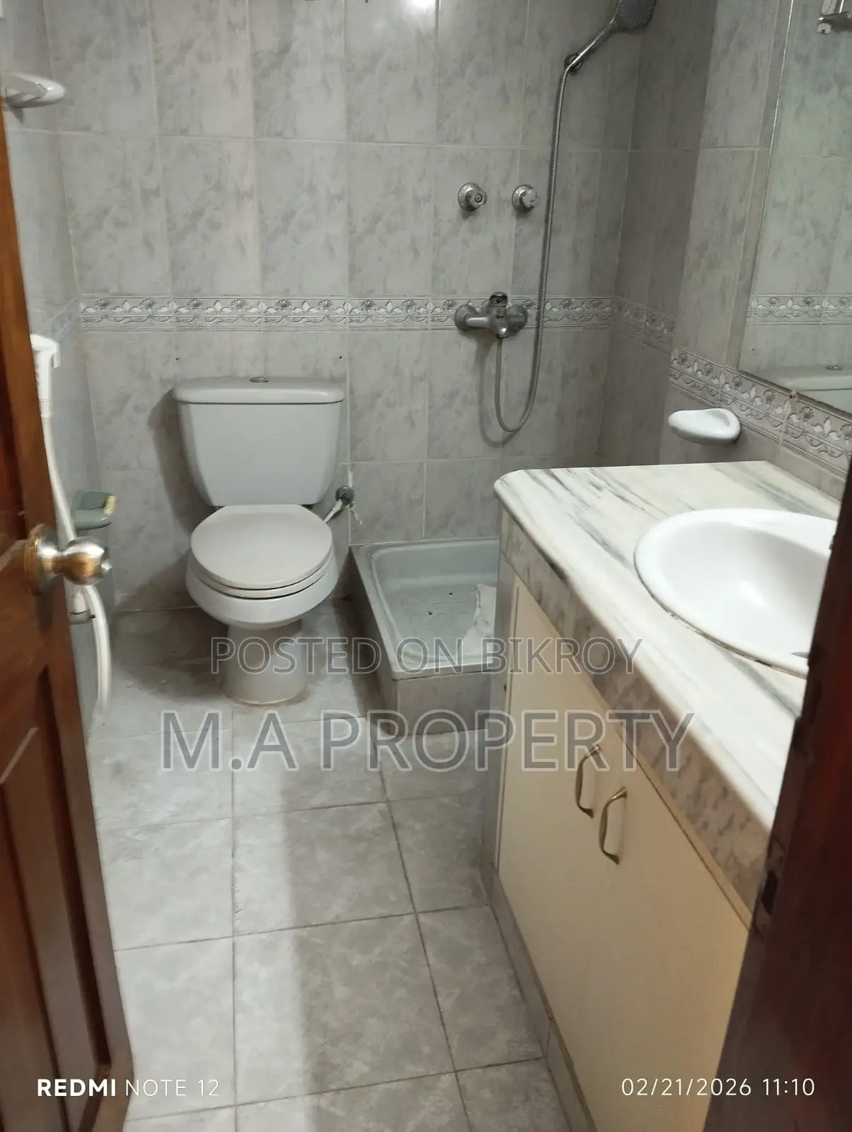 Lake View 3-Bedroom Unfurnished Flat for Rent in Gulshan 2 in Gulshan