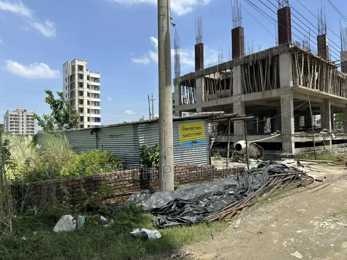 Block-M, 3-Katha, South-Face, Near 200' Road, Bashundhara R/A in Basundhara