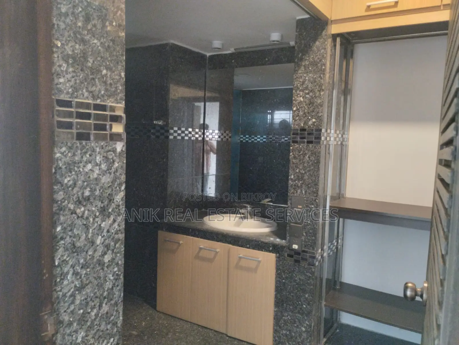 Good Quality Semi Farnised Flat Rent At Gulshan North in Gulshan
