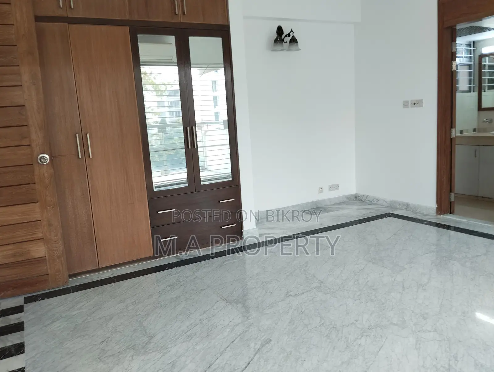 Excellent Unfurnished Flat Rent In Baridhara Diplomatic in Baridhara