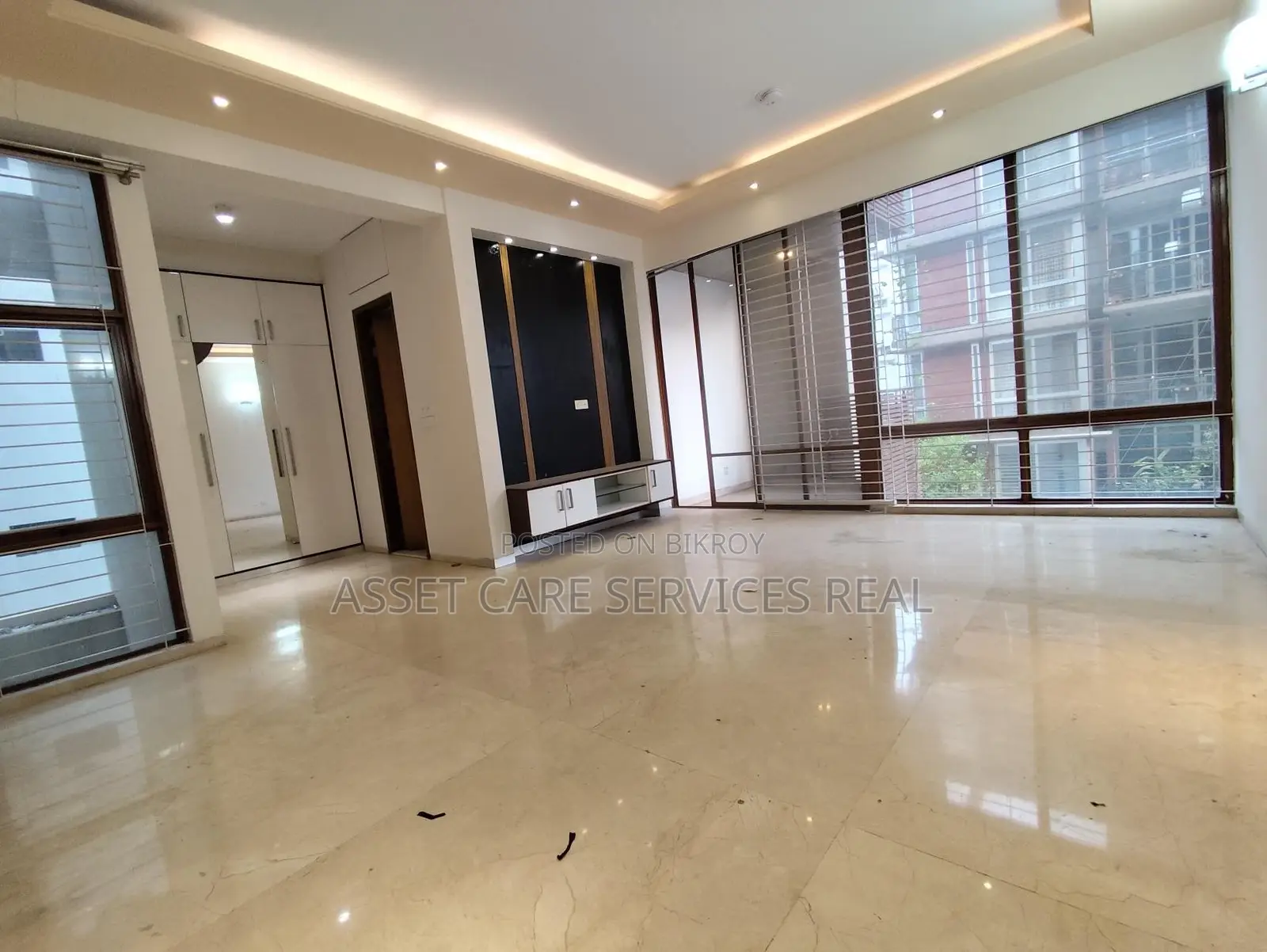 4-Bed Corner Sunlight Luxury Apartment for Rent in Baridhara Diplomatic Zone in Baridhara