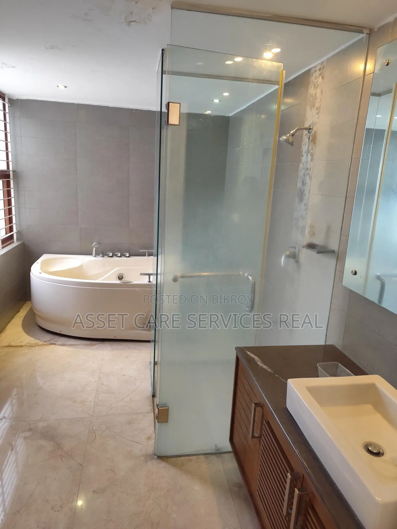 4-Bed Corner Sunlight Luxury Apartment for Rent in Baridhara Diplomatic Zone in Baridhara