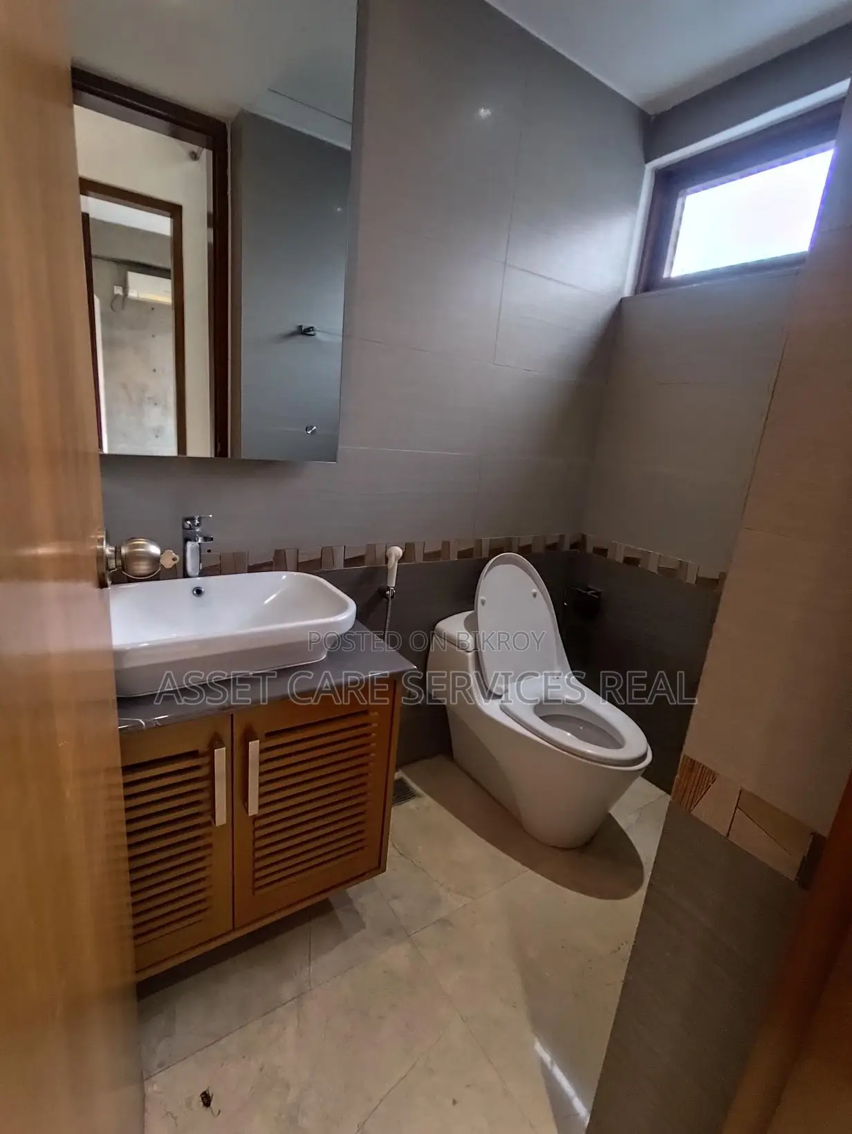 4-Bed Corner Sunlight Luxury Apartment for Rent in Baridhara Diplomatic Zone in Baridhara