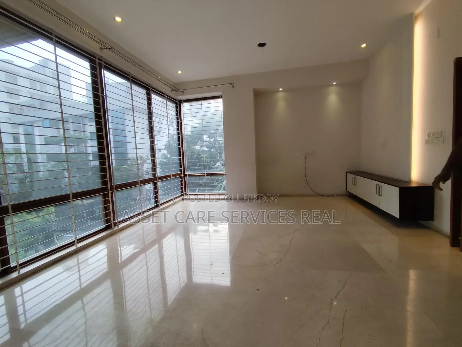 4-Bed Corner Sunlight Luxury Apartment for Rent in Baridhara Diplomatic Zone in Baridhara