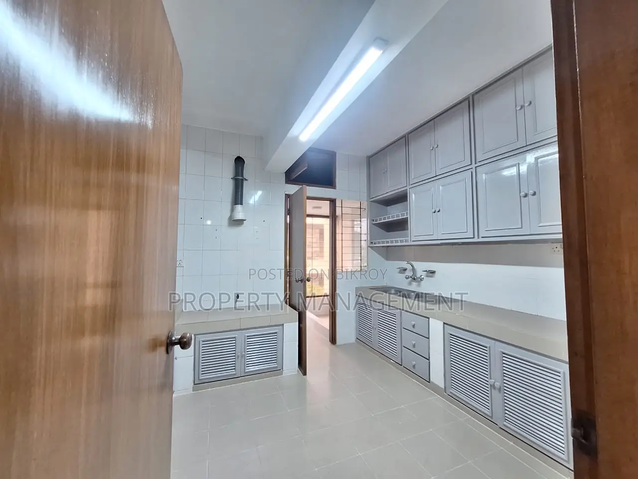 2750 Sqft Unfurnished 4-Bed Apartment for Rent in Gulshan 2 in Gulshan