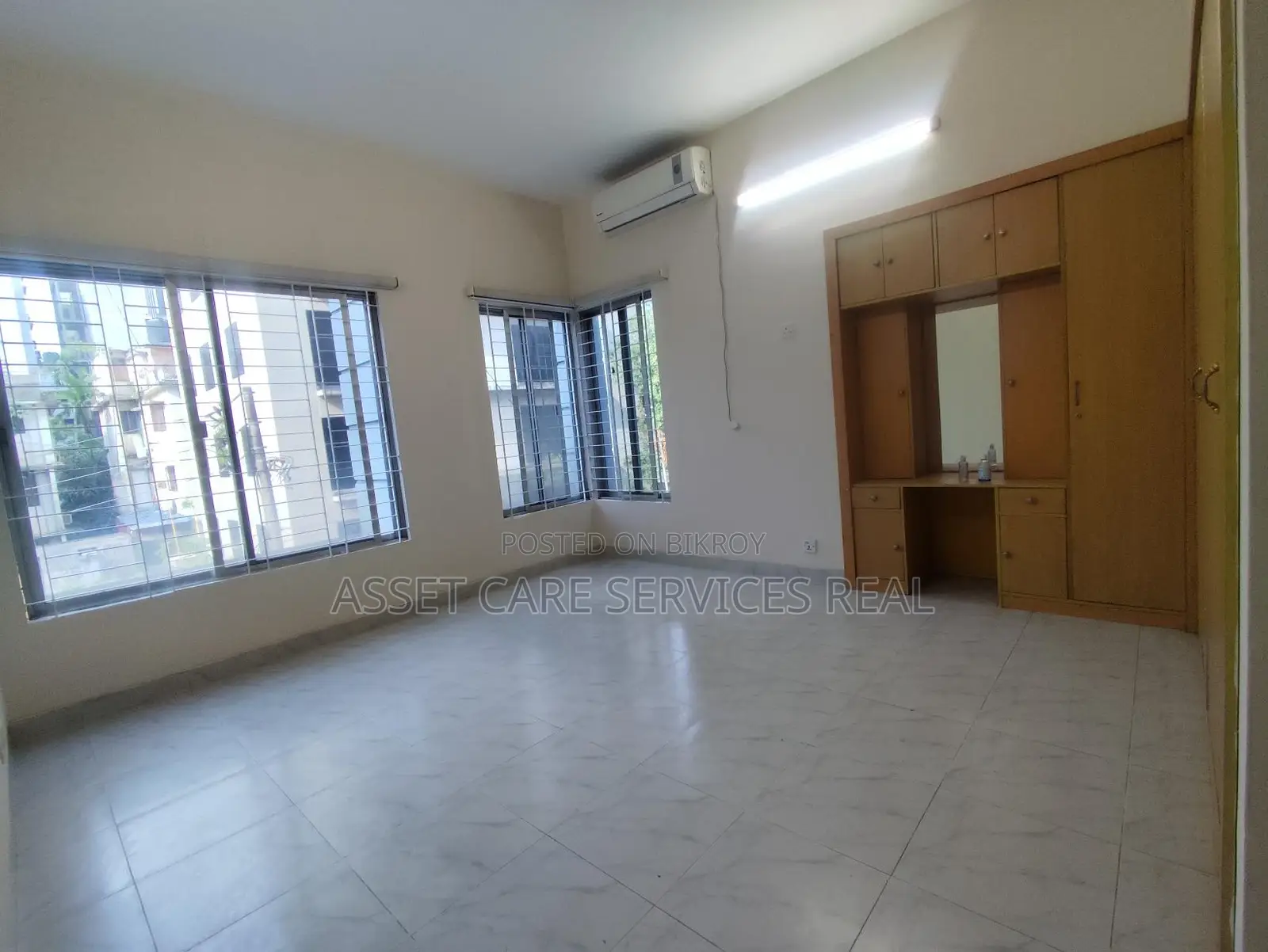 4Bed Un-Furnished Apartment For Rent In Banani in Banani