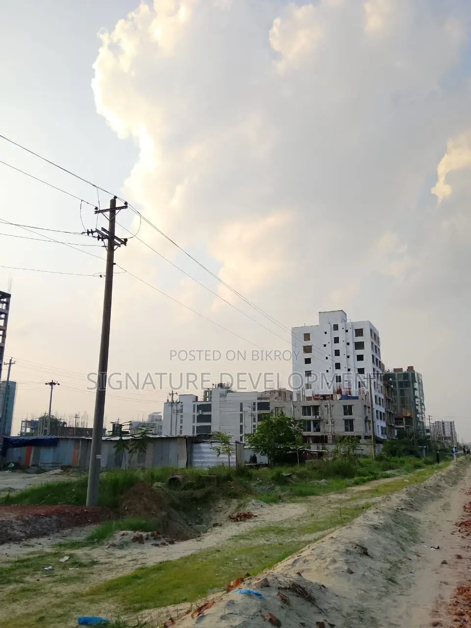 N-Block \\ 5 Katha \\ Plot \\ Urgent sale near Sports Complex. in Basundhara