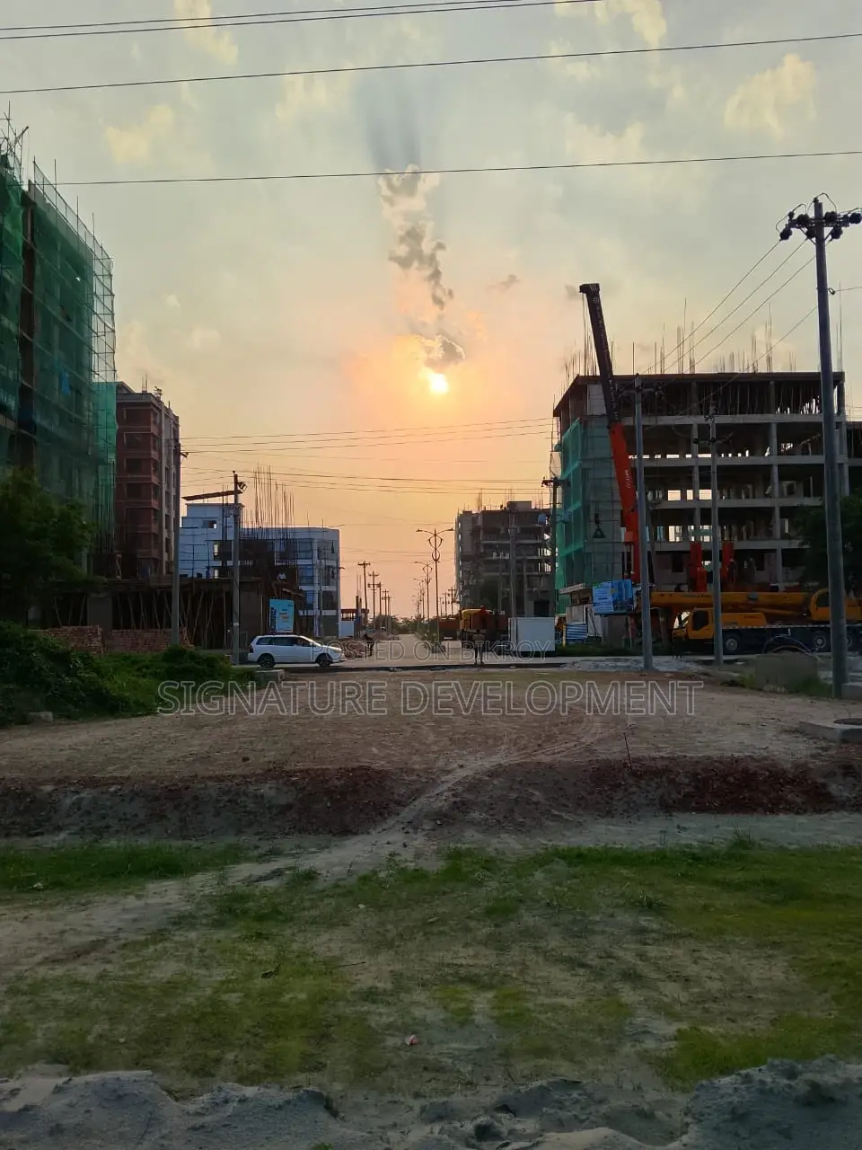 N-Block \\ 5 Katha \\ Plot \\ Urgent sale near Sports Complex. in Basundhara