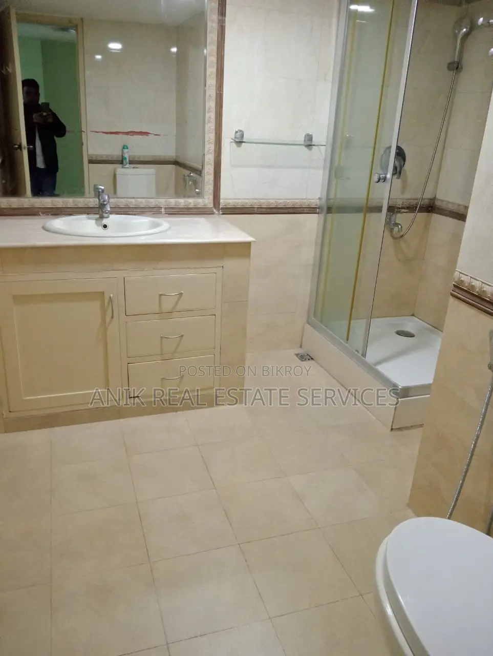 Good Quality 3 Bedroom Full Farnised Flat Rent At Gulshan 2 in Gulshan