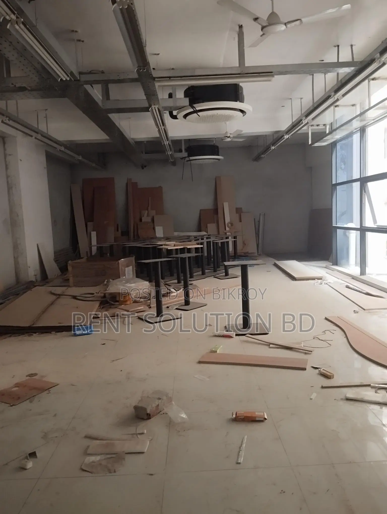 Restaurant showroom office space 4000 sqft in Banani