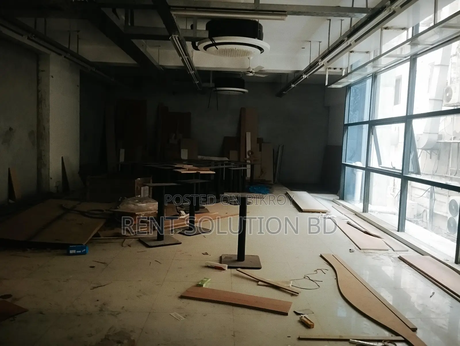 Restaurant showroom office space 4000 sqft in Banani