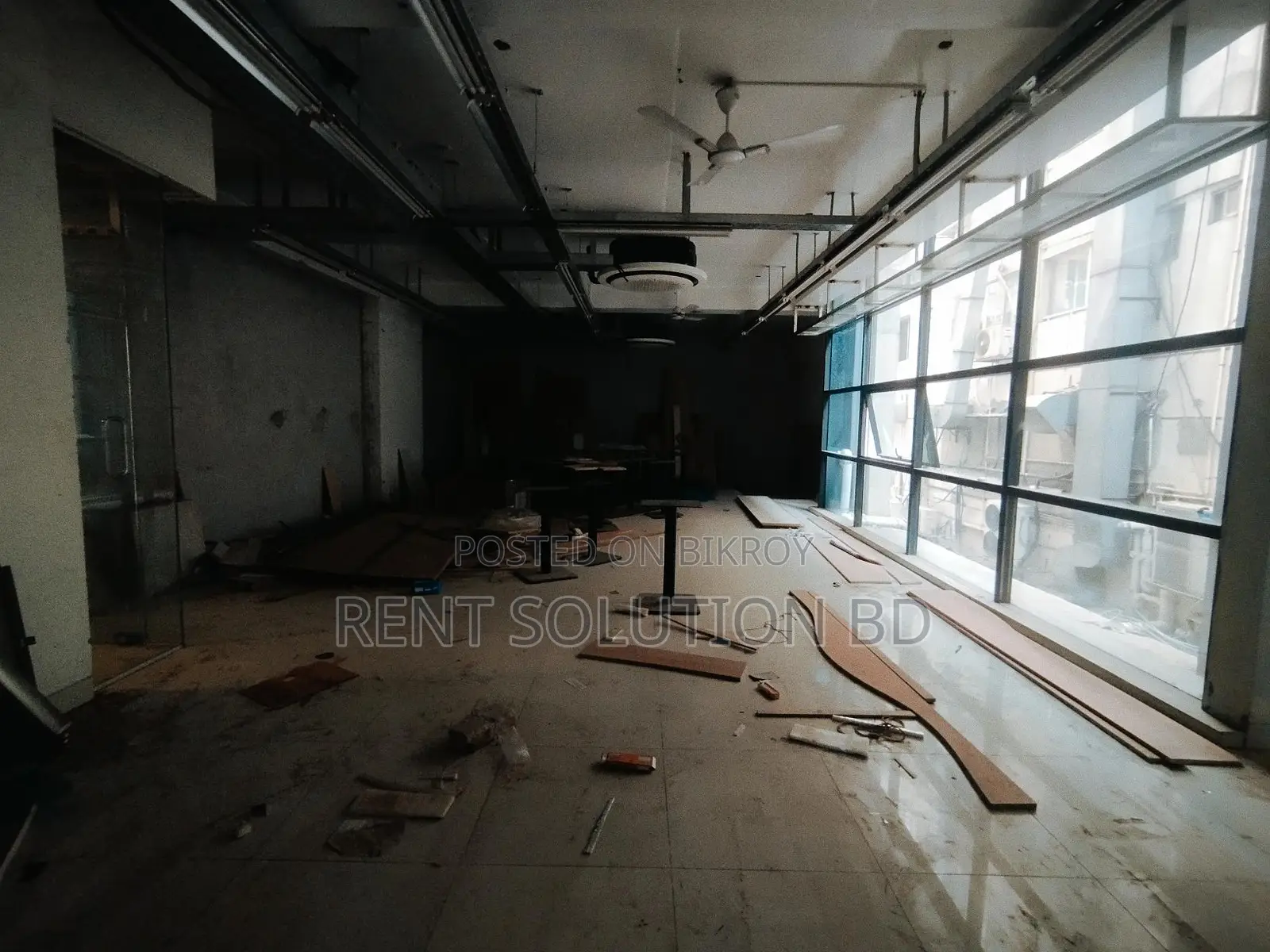 Restaurant showroom office space 4000 sqft in Banani