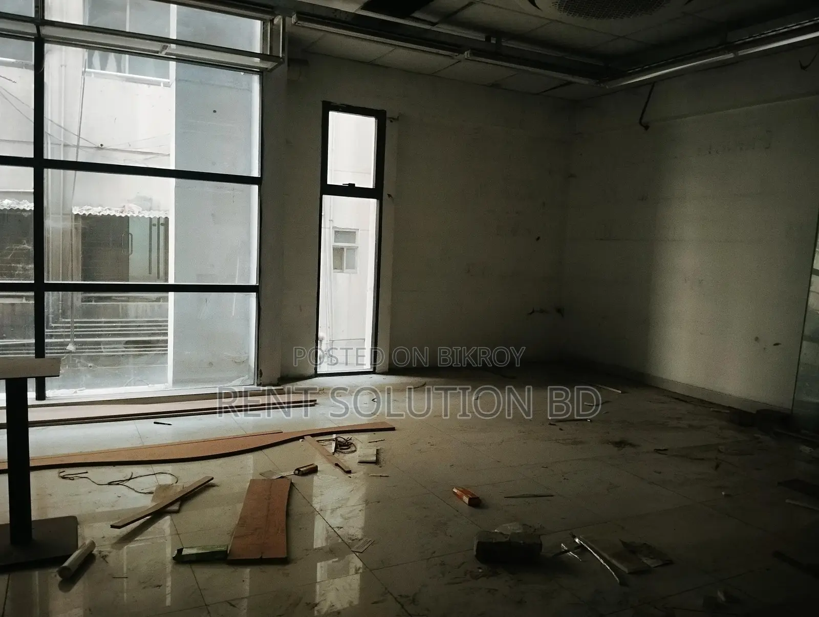 Restaurant showroom office space 4000 sqft in Banani