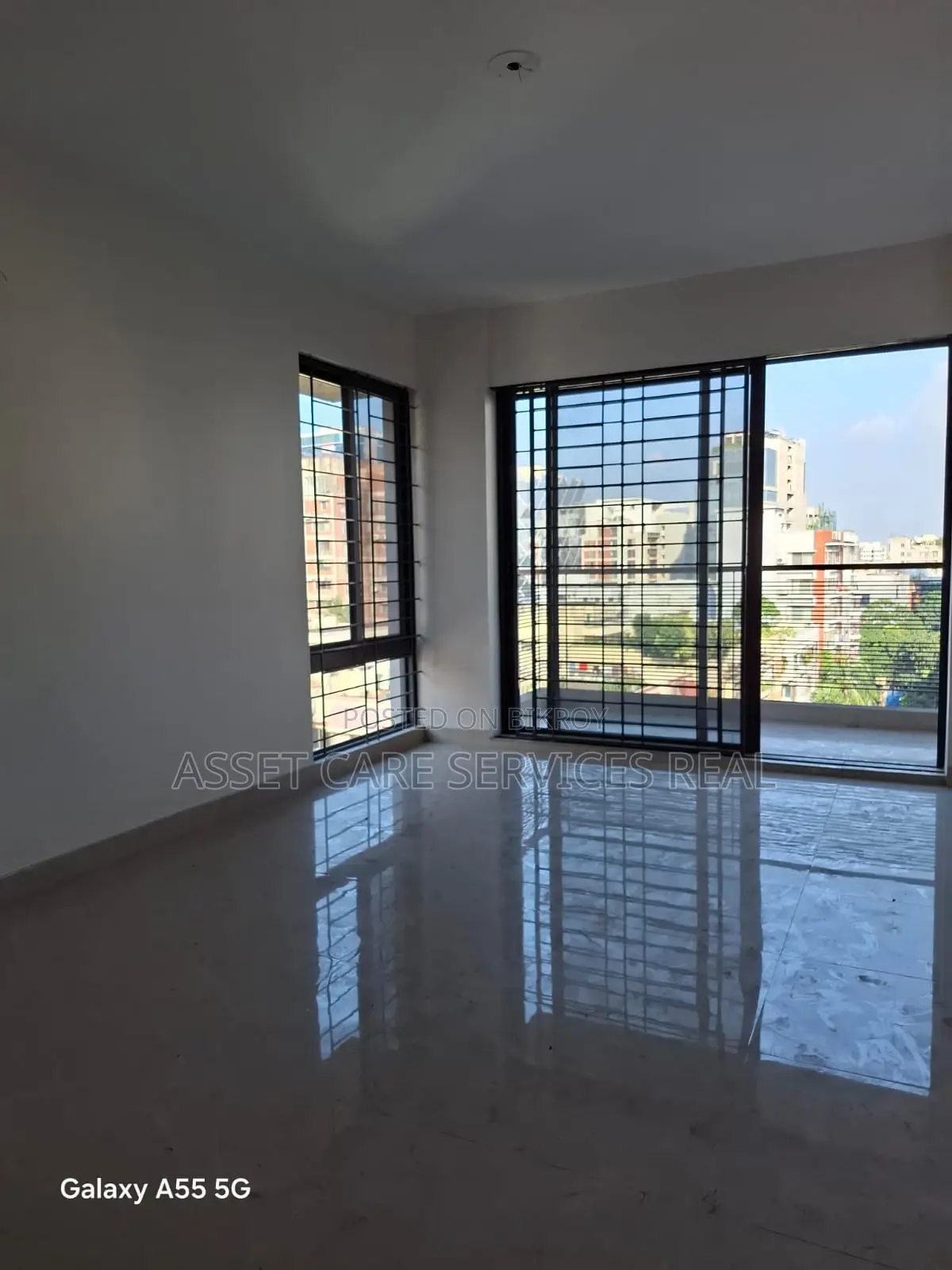 4 Bedroom Lake View Luxurious Flat @ North Gulshan Residential Area in Gulshan