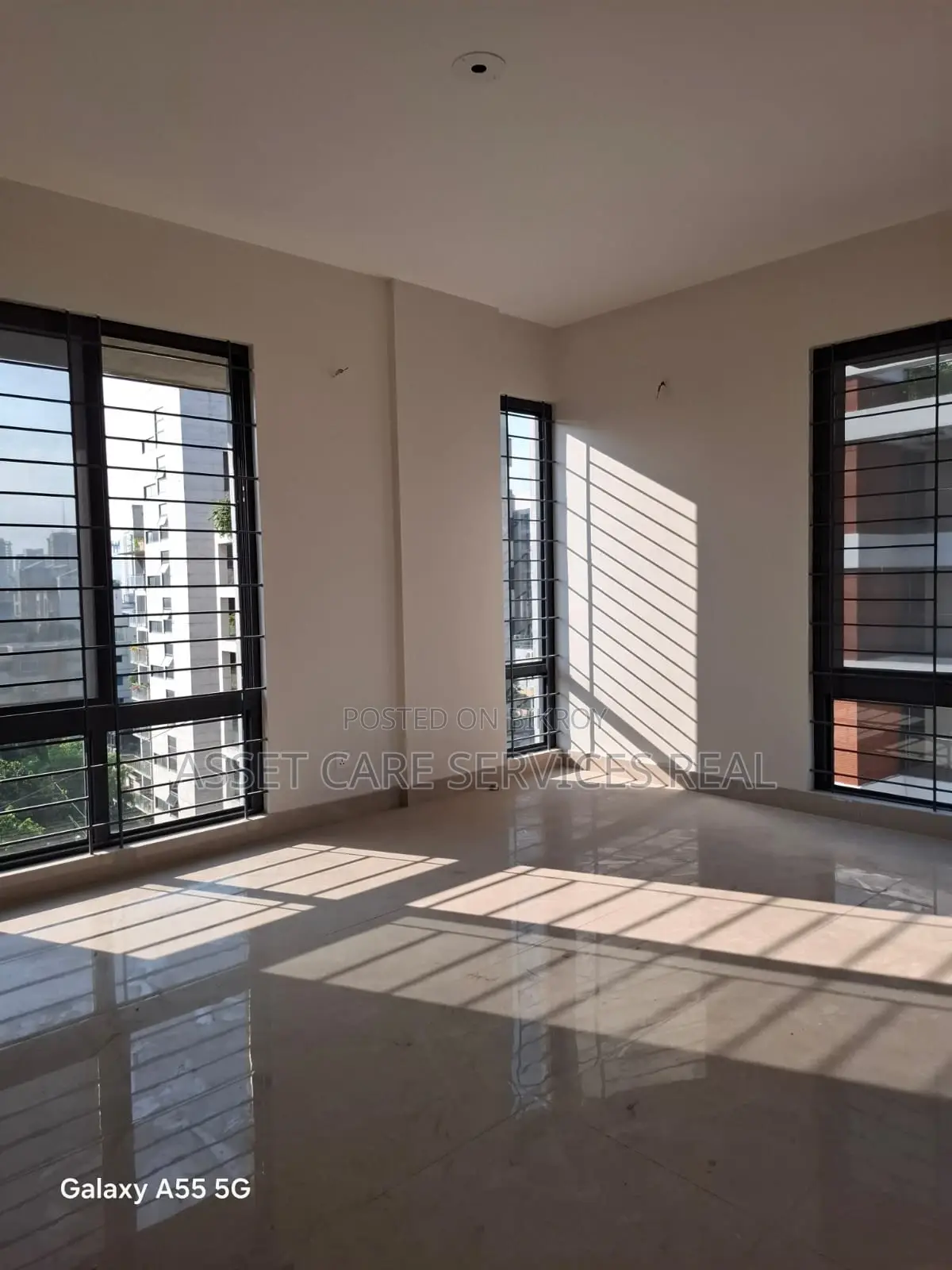 4 Bedroom Lake View Luxurious Flat @ North Gulshan Residential Area in Gulshan
