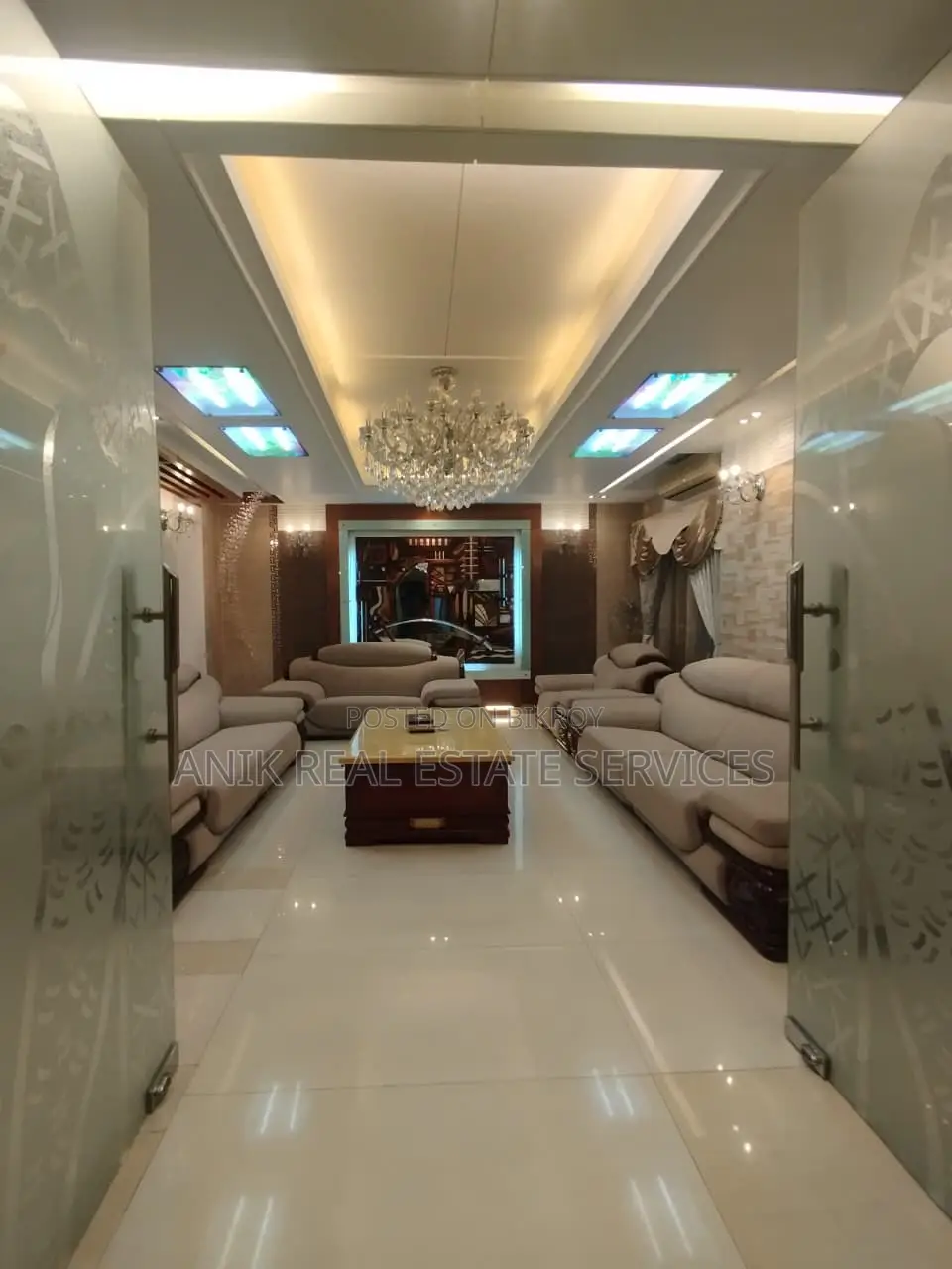 Swmming Pool Gym Luxurious Full Farnised Flat Rent At Gulshan 2 in Gulshan